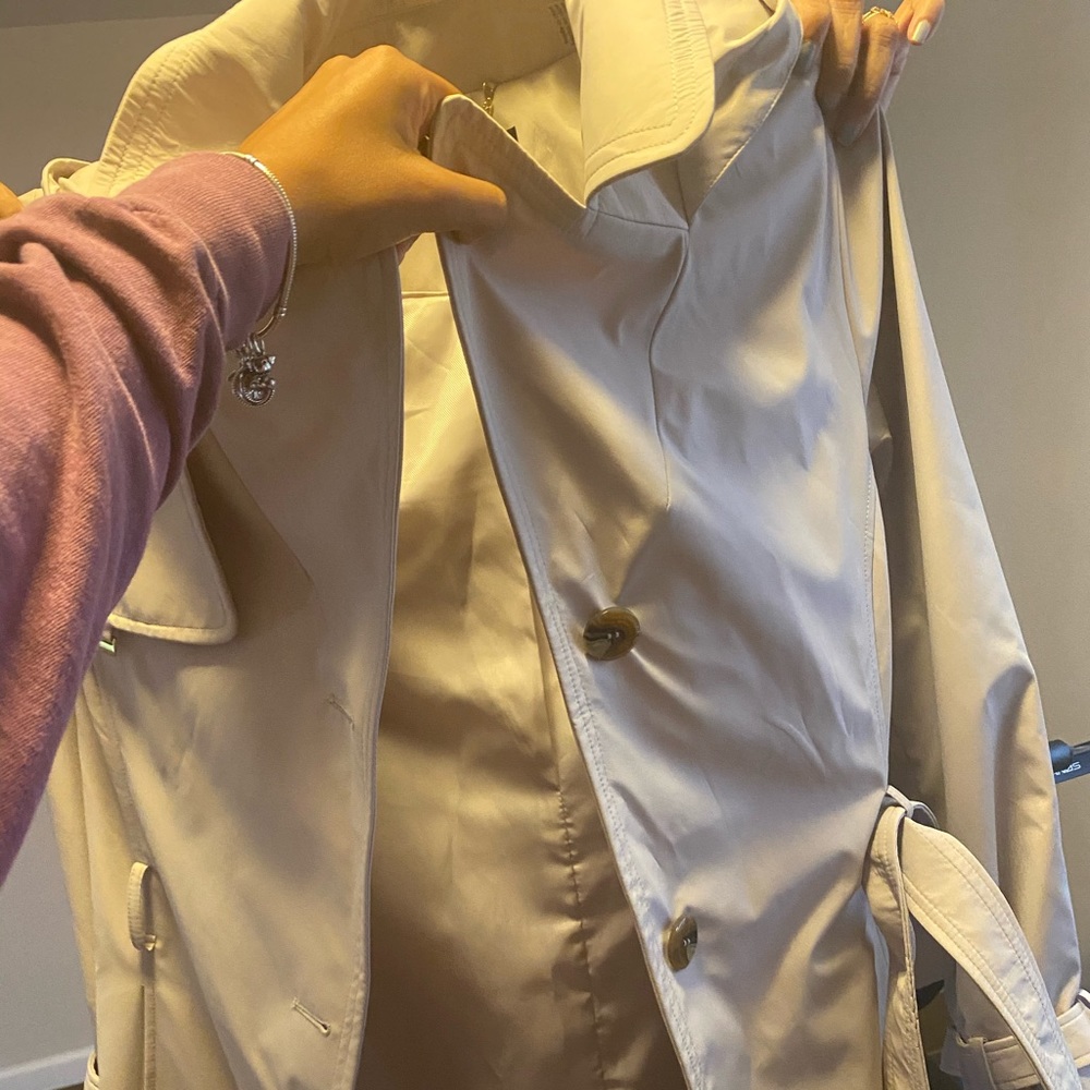 Beige/ tan coat
